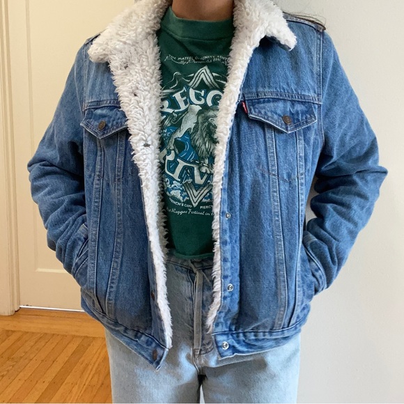 Levi's Jackets & Blazers - Levi’s Sherpa Lined Jean Jacket